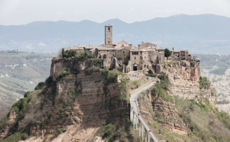 UNA CITTA’ CHE MUORE – CIVITA DI BAGNOREGIO